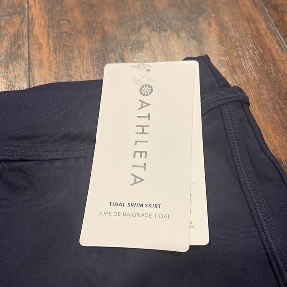 NWT Athleta Tidal Skirt dark navy size L  semi-fitted , swim fabric is smooth - Picture 2 of 8